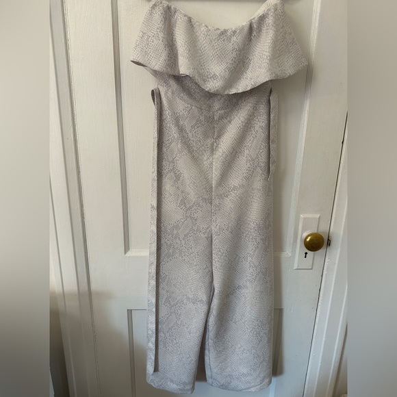 Babaton flutter jumpsuit white - Picture 2 of 4